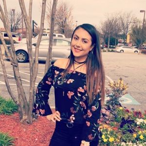 Meet your Posher, Alondra